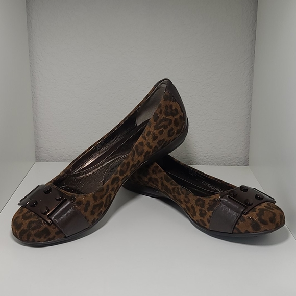 Söfft Leppard print flats with buckle detail - Picture 3 of 8